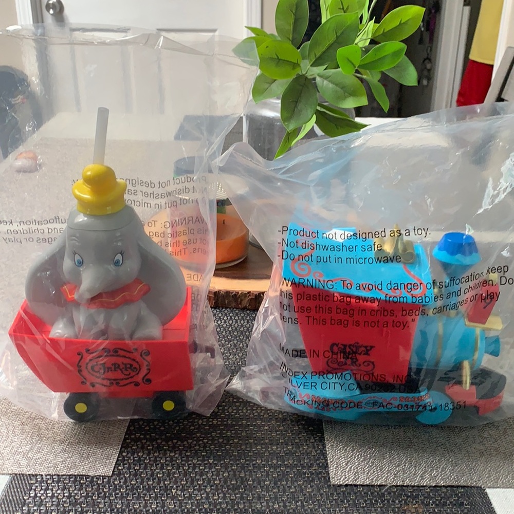 Disney Casey Train Popcorn Bucket & Dumbo Slipper. - Picture 2 of 9